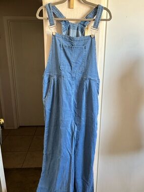 Excellent condition Light Blue Denim Overalls Jeans -  Relaxed Fit, Size XL